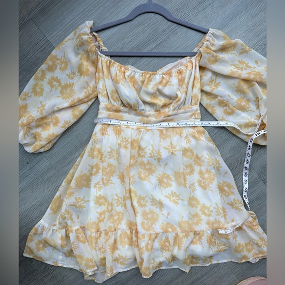 YELLOW AND WHITE OFF SHOULDER TIE BACK FLORAL SPRING MINI DRESS (medium) tags - Picture 10 of 16
